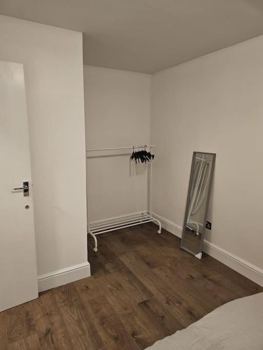 Beautiful Garden Flat Near Central לונדון מראה חיצוני תמונה