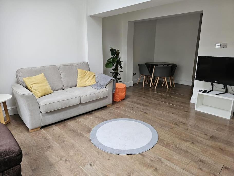 Beautiful Garden Flat Near Central לונדון מראה חיצוני תמונה