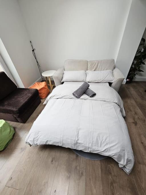 Beautiful Garden Flat Near Central לונדון מראה חיצוני תמונה